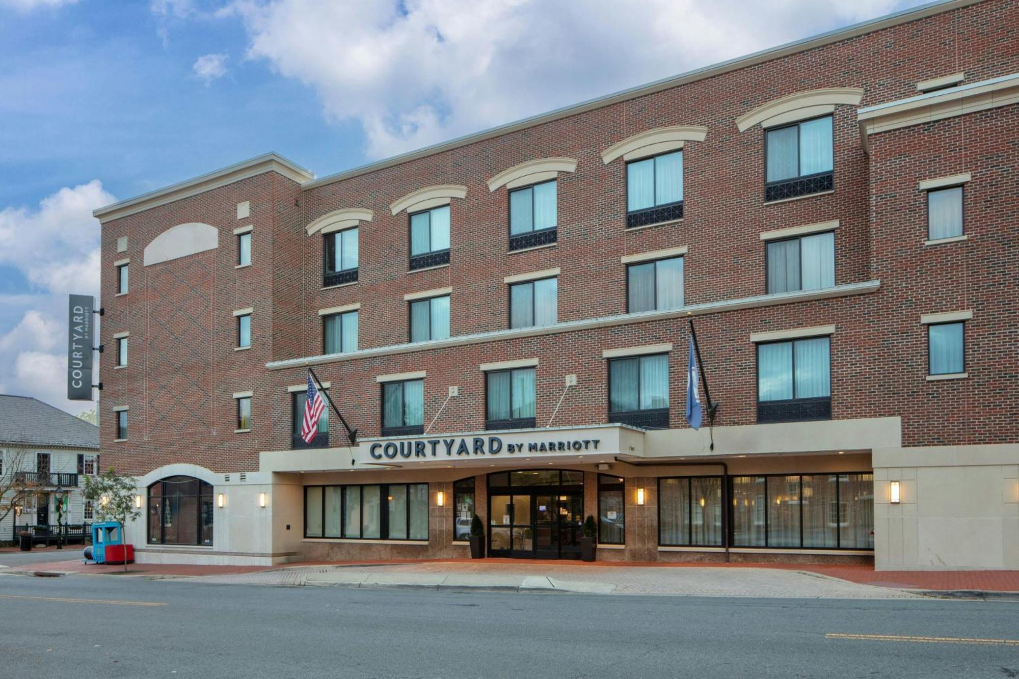 Courtyard Fredericksburg Historic District Hotel Exterior foto